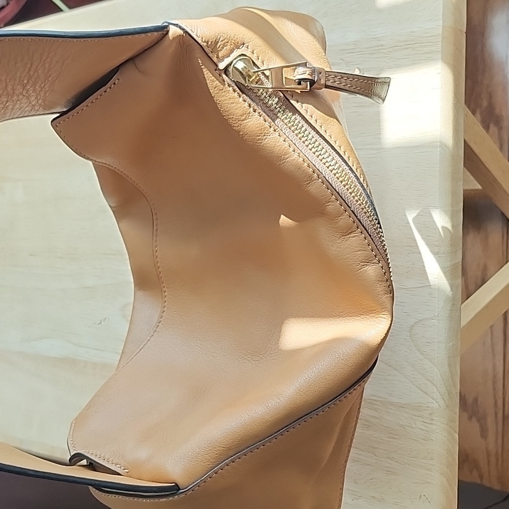 Loewe (Tan) - Picture 3 of 5